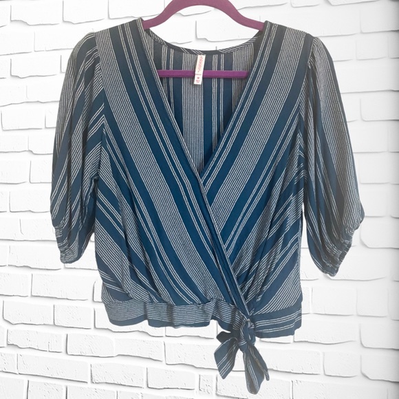 Xhilaration 2-Piece Set. 3/4 Length Sleeve Top & Cropped Pants, Women’s, Size M - Picture 2 of 14